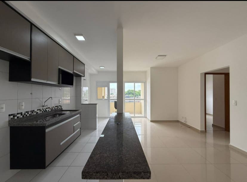 Apartamento 2 dorm com suíte e churrasqueira na varanda 